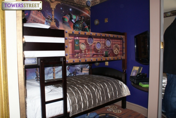 Towersstreet Gallery Moon Voyage Rooms Bunk Bed Area Partly Partitioned Off From The Main Room Your Premier Alton Towers Guide