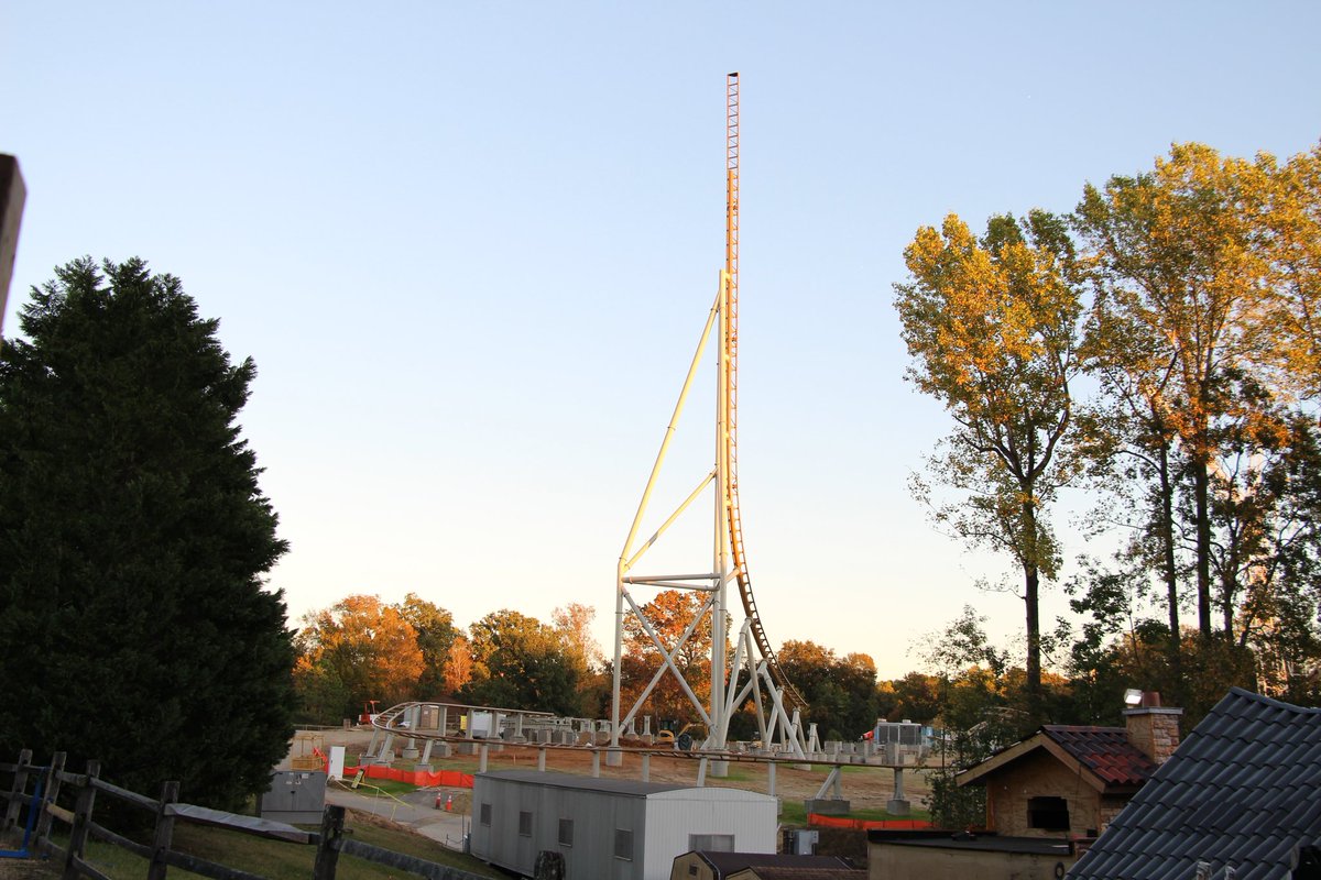 EHmHc5uXkAA9-4d.jpg