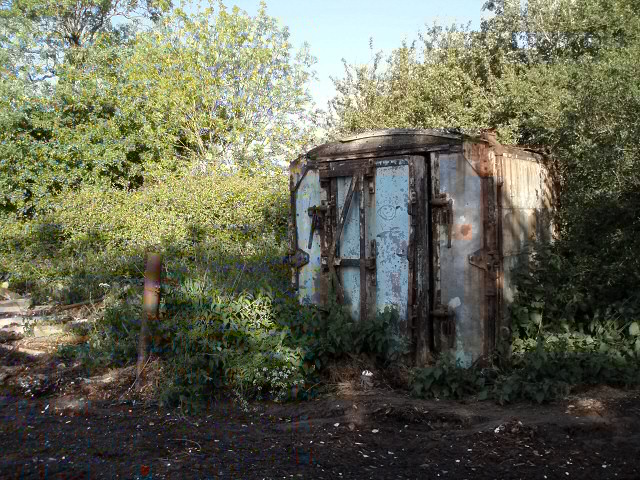 Rusty_metal_shed_-_geograph.org.uk_-_449097.jpg