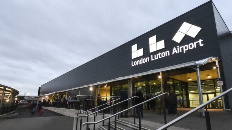 _104970618_lutonairportoutside.jpg