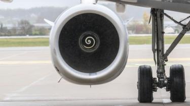 _110378510_planeengine.jpg