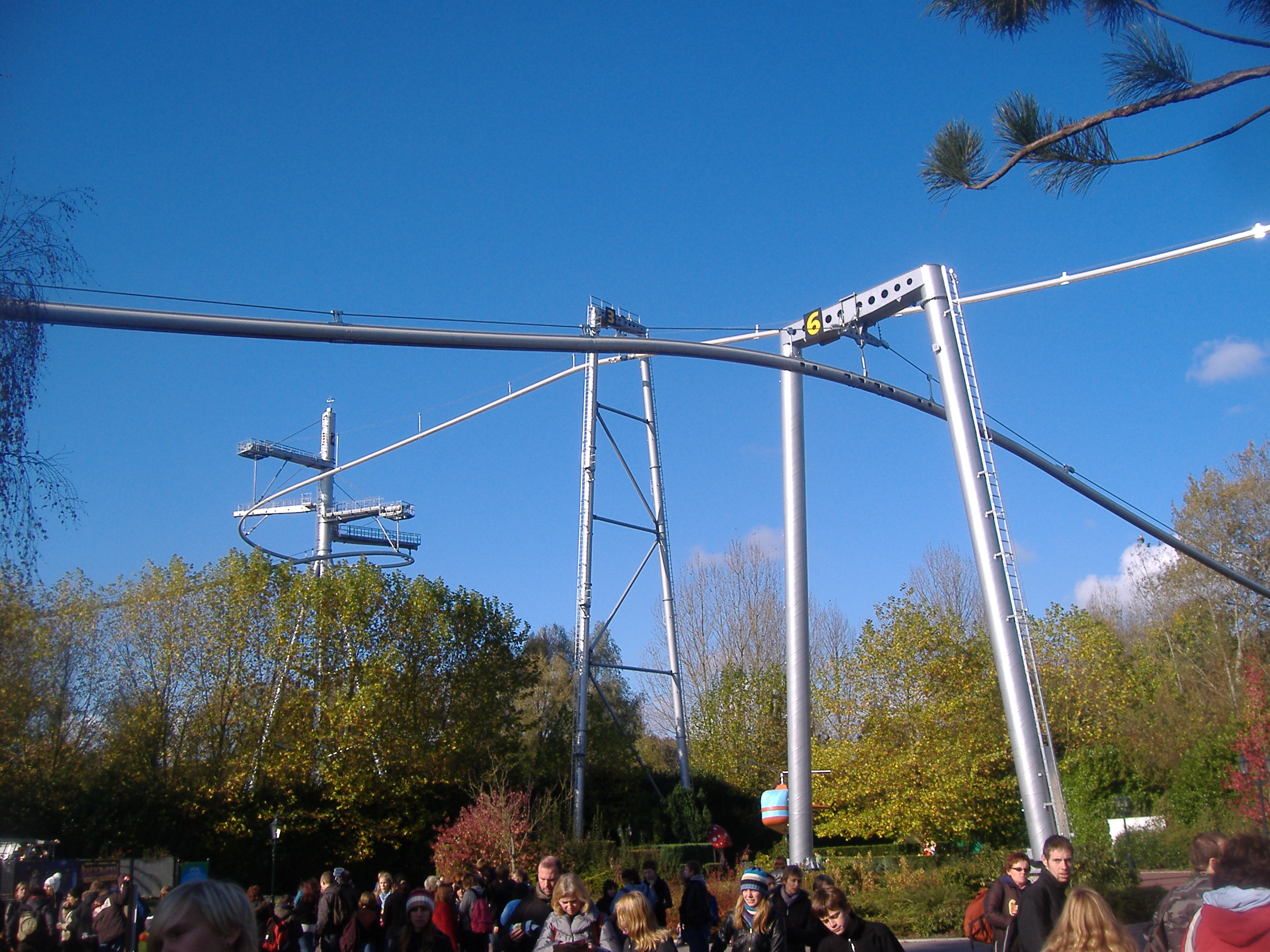 Walibi_Belgium_-_Vertigo_2.JPG