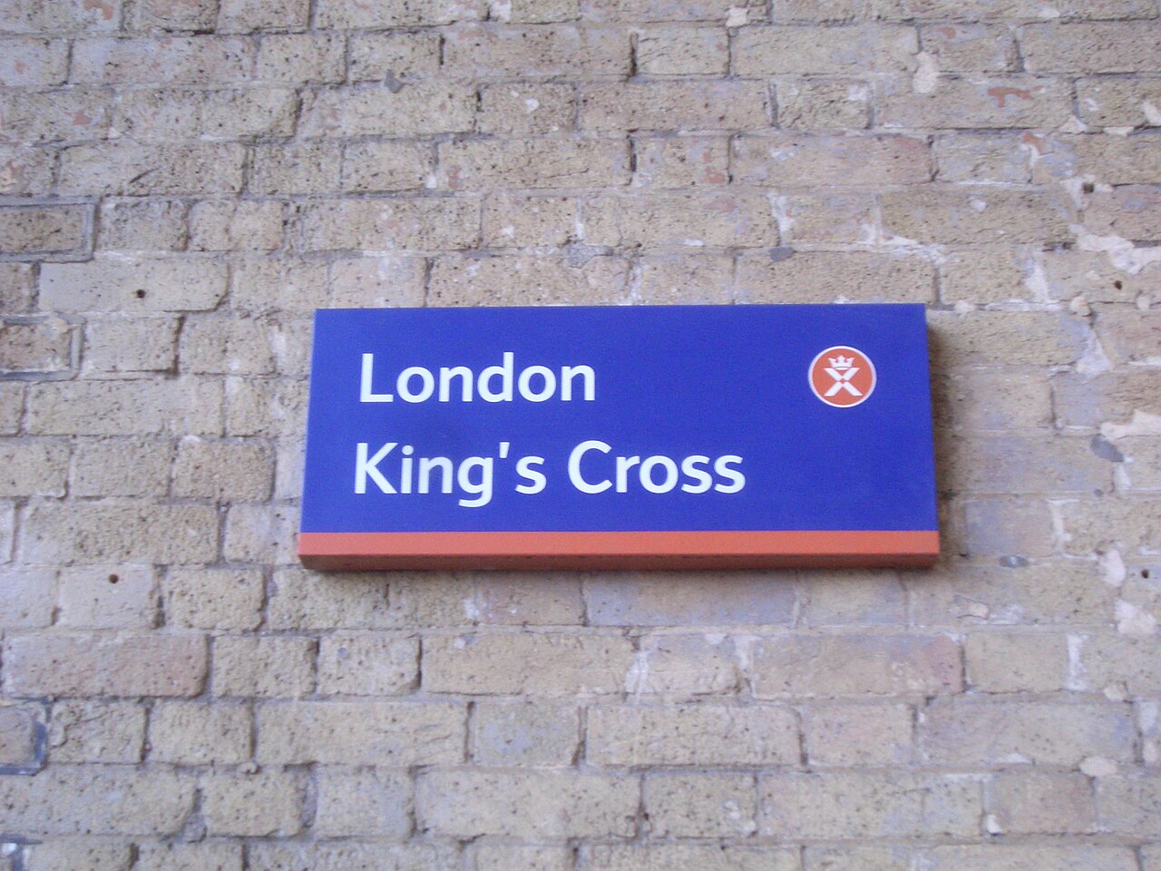 1280px-London_King%27s_Cross_sign.jpg