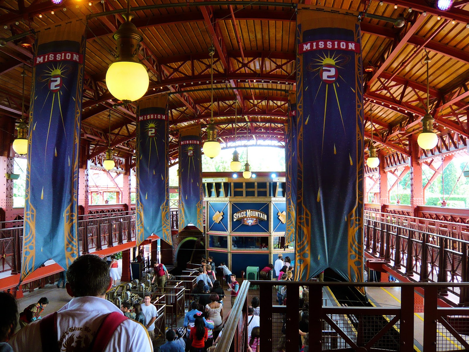 Space_Mountain_Mission_2,_Disneyland_Paris,_France.jpg