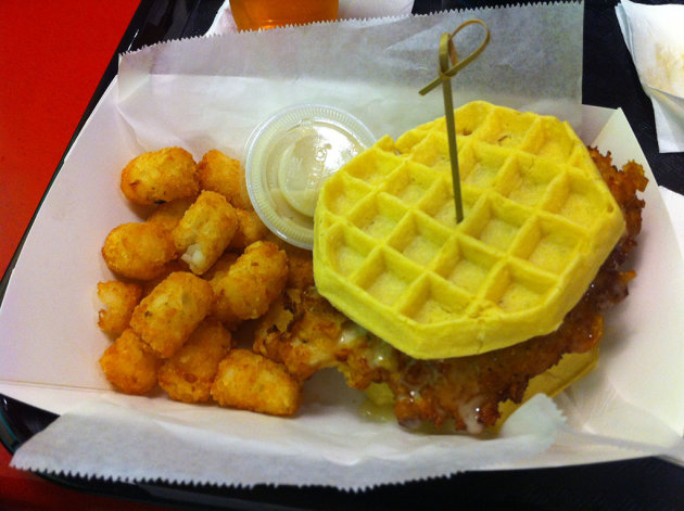 06-The-Simpsons-Universal-Studios-Orlando-WaffleSandwich-jpg_223607.jpg