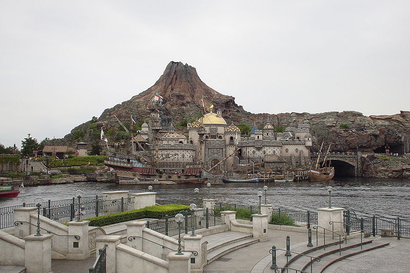 800px-Tokyo_Disney_Sea_Mountain.jpg