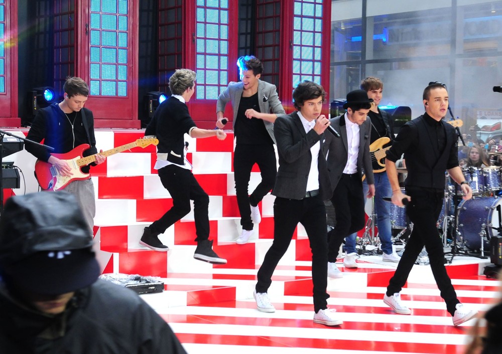 one-direction-performing-today-show-02.jpg