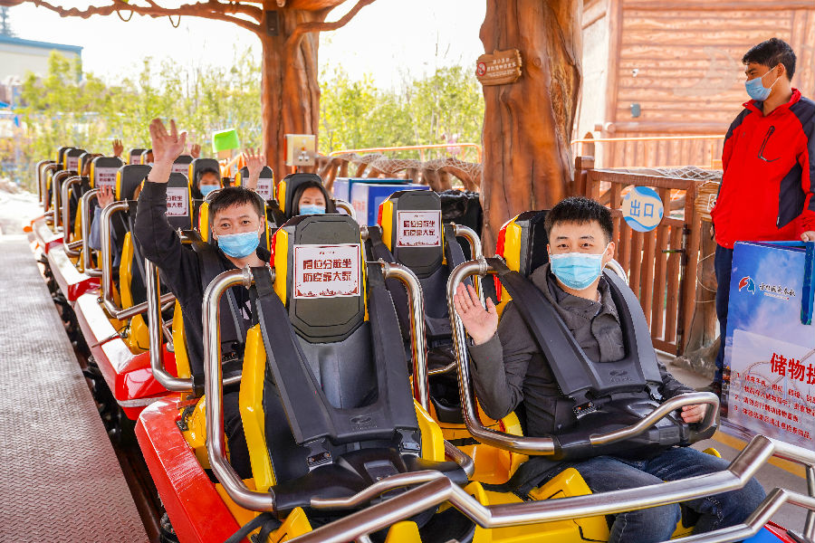 Attractions-Magazine-China-Fantawild-Park-Scattered-Seating.jpg