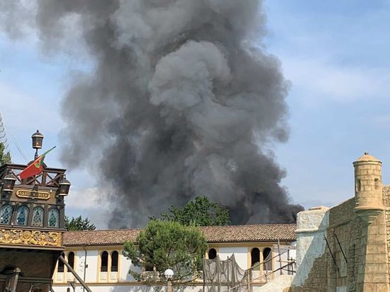 A thick, black cloud of smoke hangs over a building at Europa-Park in Rust. A fire broke out in the popular theme park on Monday afternoon. Two firefighters were slightly injured. A thick, black cloud of smoke hangs over a building at Europa-Park in Rust. A fire broke out in the popular theme park on Monday afternoon. Two firefighters were slightly injured.