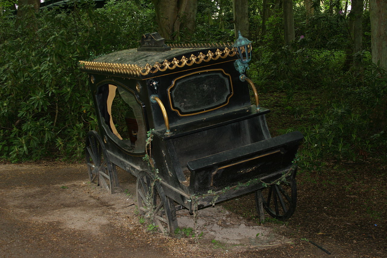 1280px-Alton_towers_hearse_at_haunted_hollow.jpg