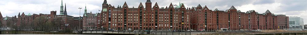 1000px-Hamburg.Speicherstadt.panorama.wmt.jpg